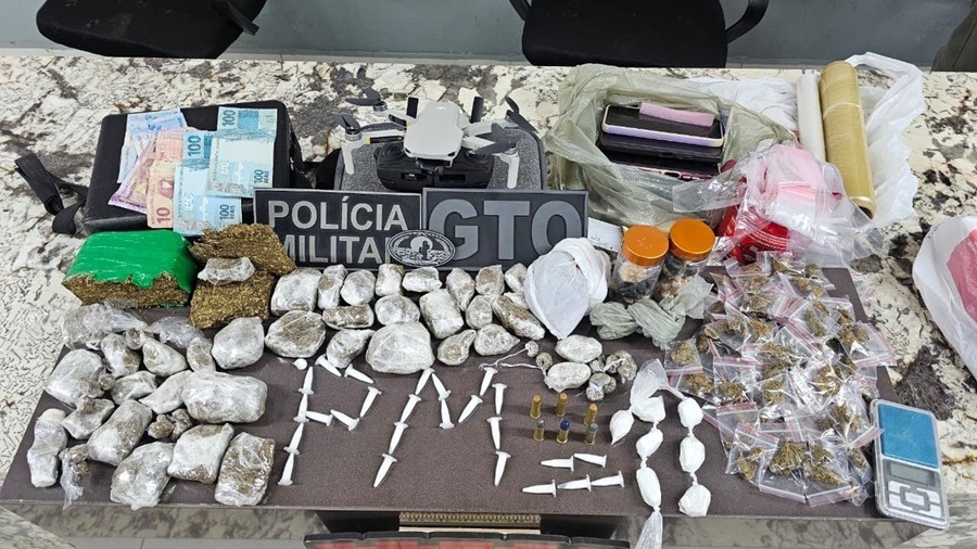 PM apreende grande quantidade de drogas, drone e munições no interior do RN; dois suspeitos são presos