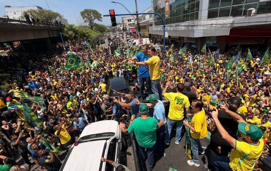 [VÍDEO] Flávio Bolsonaro promete ‘guerra ao narcotráfico’ e defende redução da maioridade penal