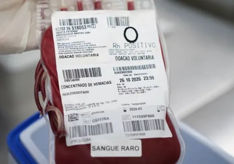 Paciente de 63 anos recebe sangue raríssimo enviado de avião do CE para MG