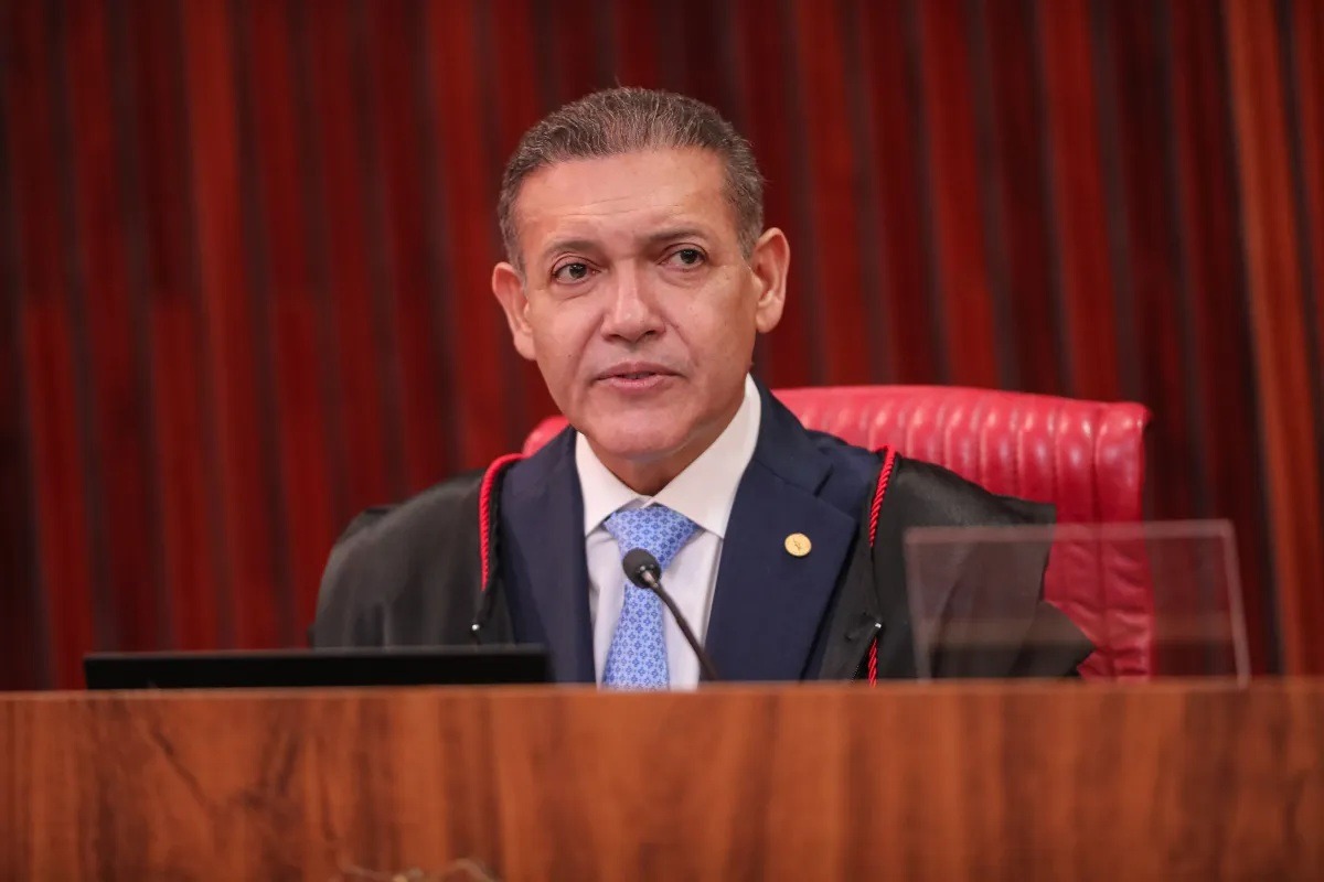 Nunes Marques suspende novos posts do canal "exército do Lula" e manda Meta monitorar