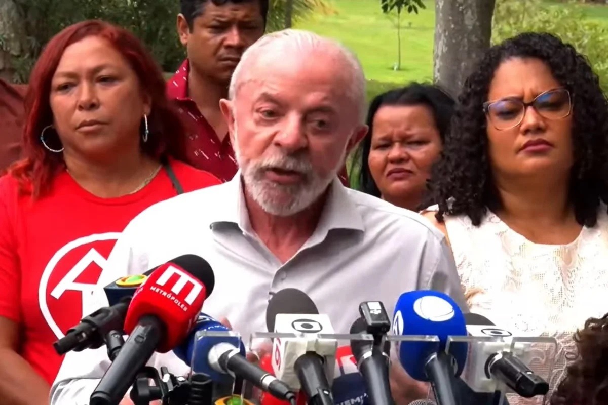 “Pressão da sociedade”, diz Lula após Flávio apoiar fim da escala 6 x 1