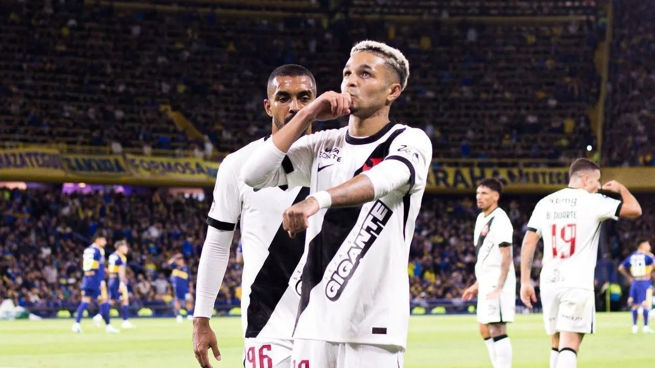 Vasco supera expulsão, vence Boca e se aproxima da final da Sul-Americana; veja melhores momentos