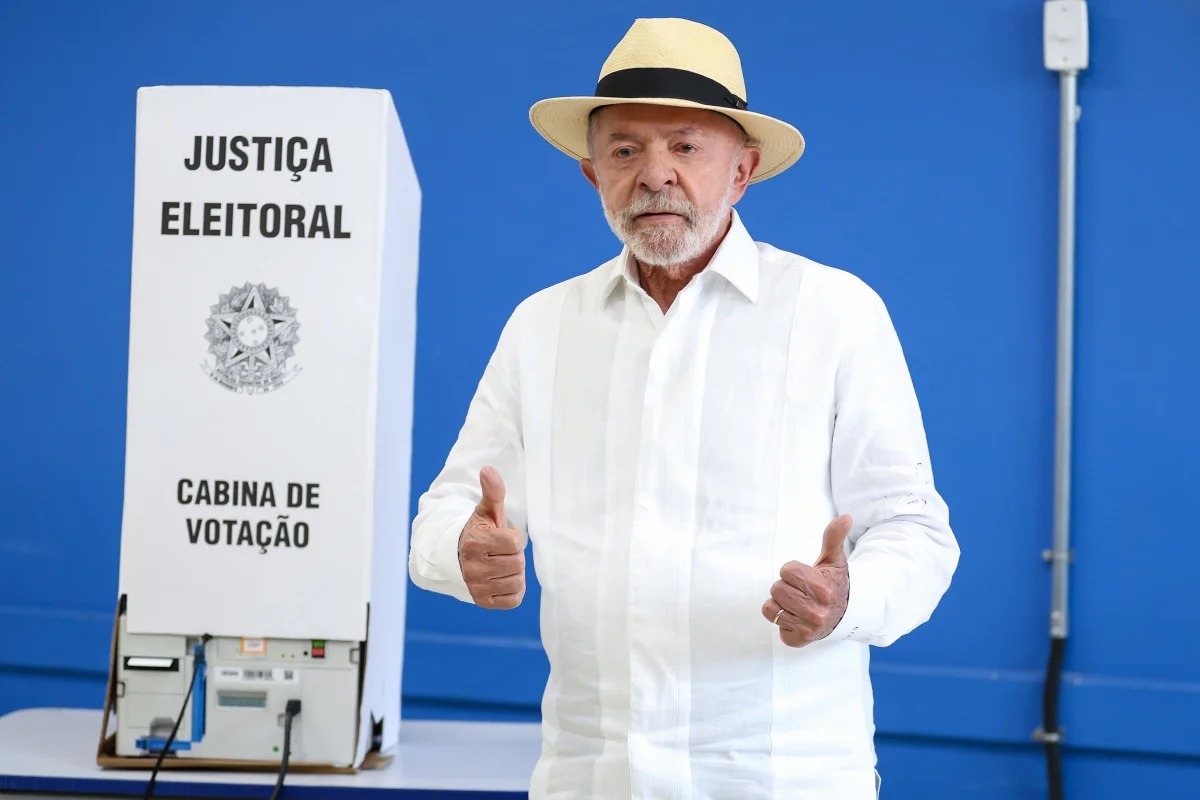 Auxiliares aconselham Lula a prometer "tarifa zero" antes do 2º turno