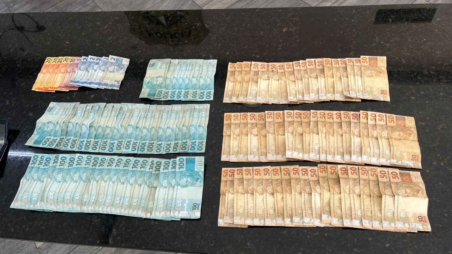 Operação prende mulher suspeita de tráfico e ligação com filho preso no RN