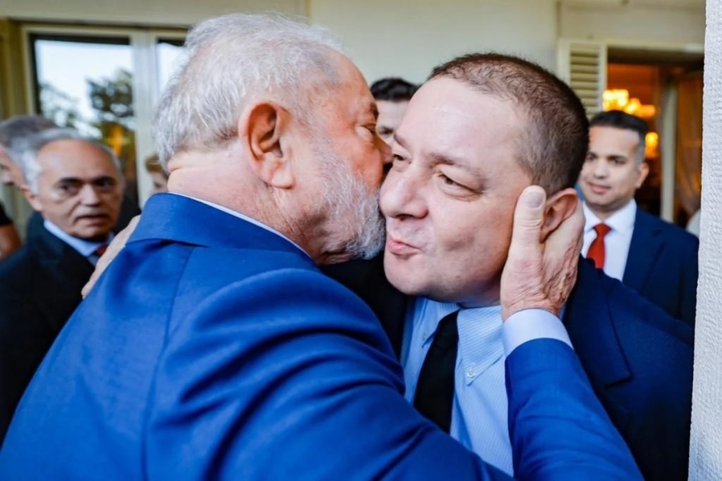 Lulinha deixou lobista usar foto com Lula para impressionar empresário