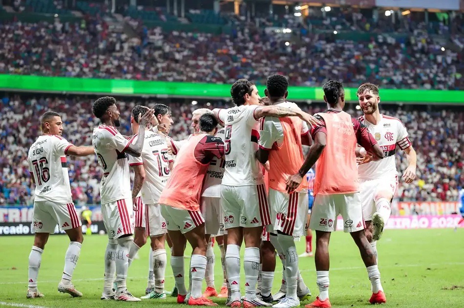 Flamengo vence Bahia e segue em 1º com Palmeiras na cola; veja classificação atualizada do Brasileirão