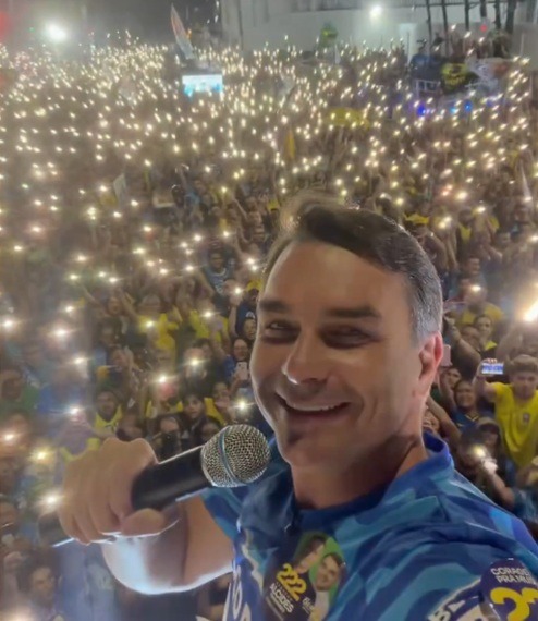 [VÍDEO] Flávio diz que vai ‘aposentar’ Lula e fala à comunidade LGBTQIA+: ‘Vocês são sempre muito bem-vindos’