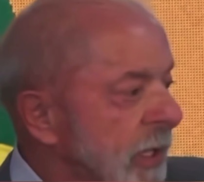 [VÍDEO] Em tom emocionado, Lula declara: "Talvez esse seja o último ato que assino como presidente"