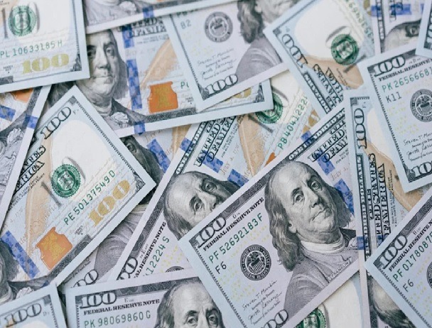 Dólar dispara e vai a R$ 5,60 após reeleição de Lula; Ibovespa futuro cai