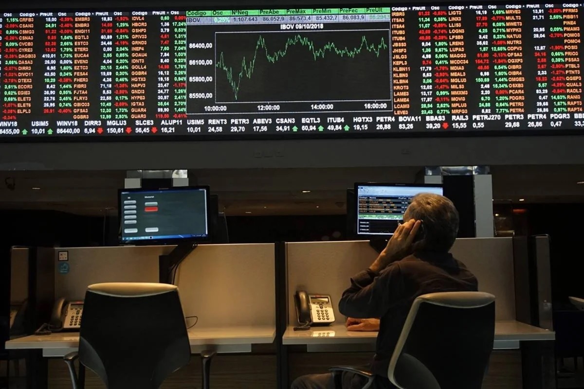 Bolsa tem um dos piores resultados da história e fecha com queda de 13,43%