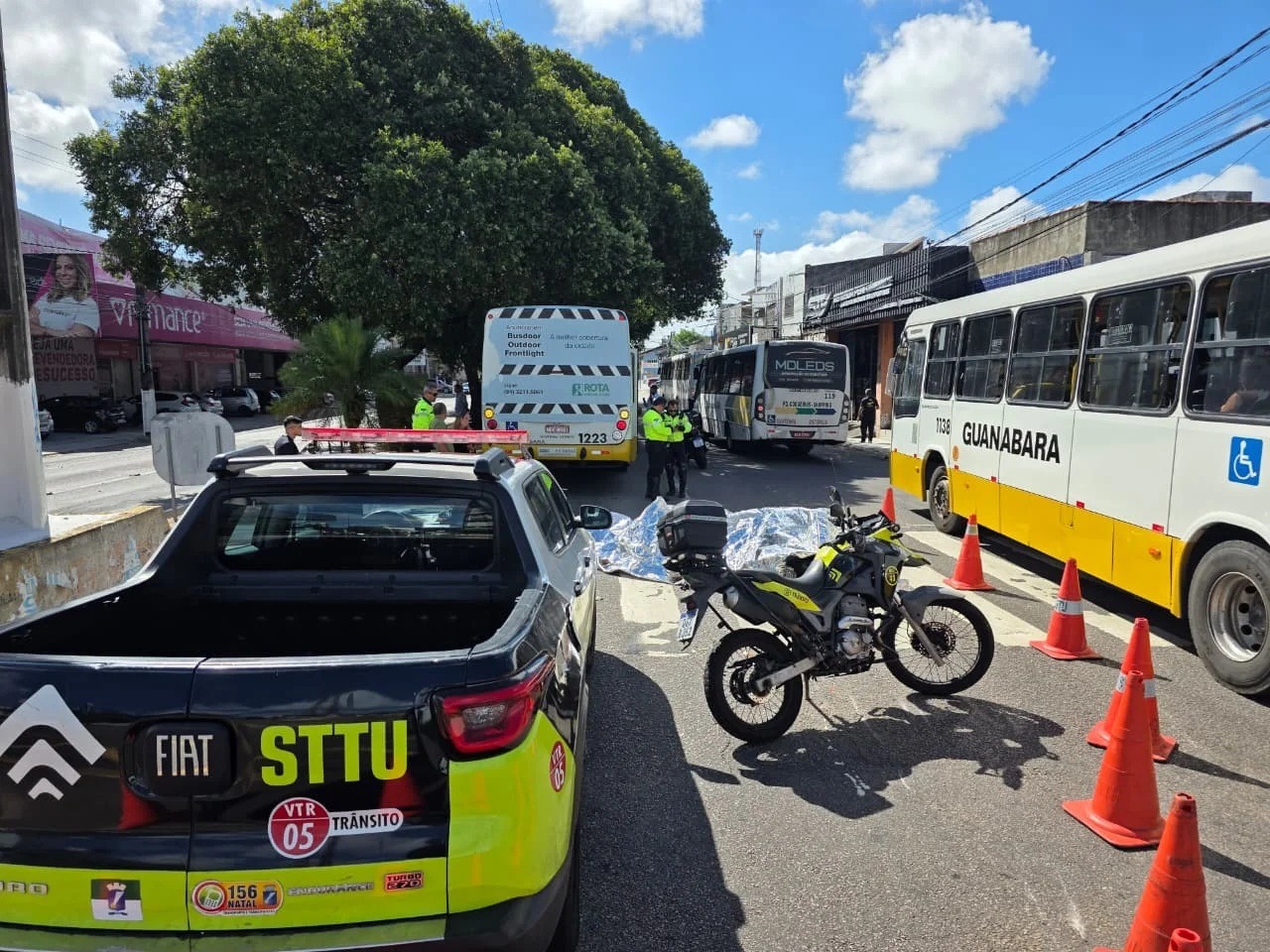 Motociclista de 62 anos morre atropelado por ônibus na Avenida Nevaldo Rocha, em Natal