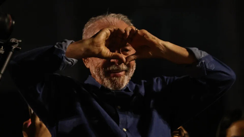 Hoje é aniversário de Lula, mas seu RG traz outra data; entenda por quê
