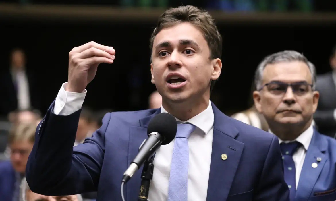 Um dia após derrota, Nikolas deflagra ofensiva sobre governo Lula na Câmara