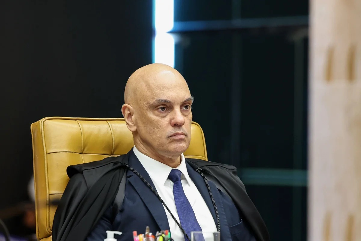 Ministros de Lula culpam Moraes por possível fuga de Flávio Bolsonaro