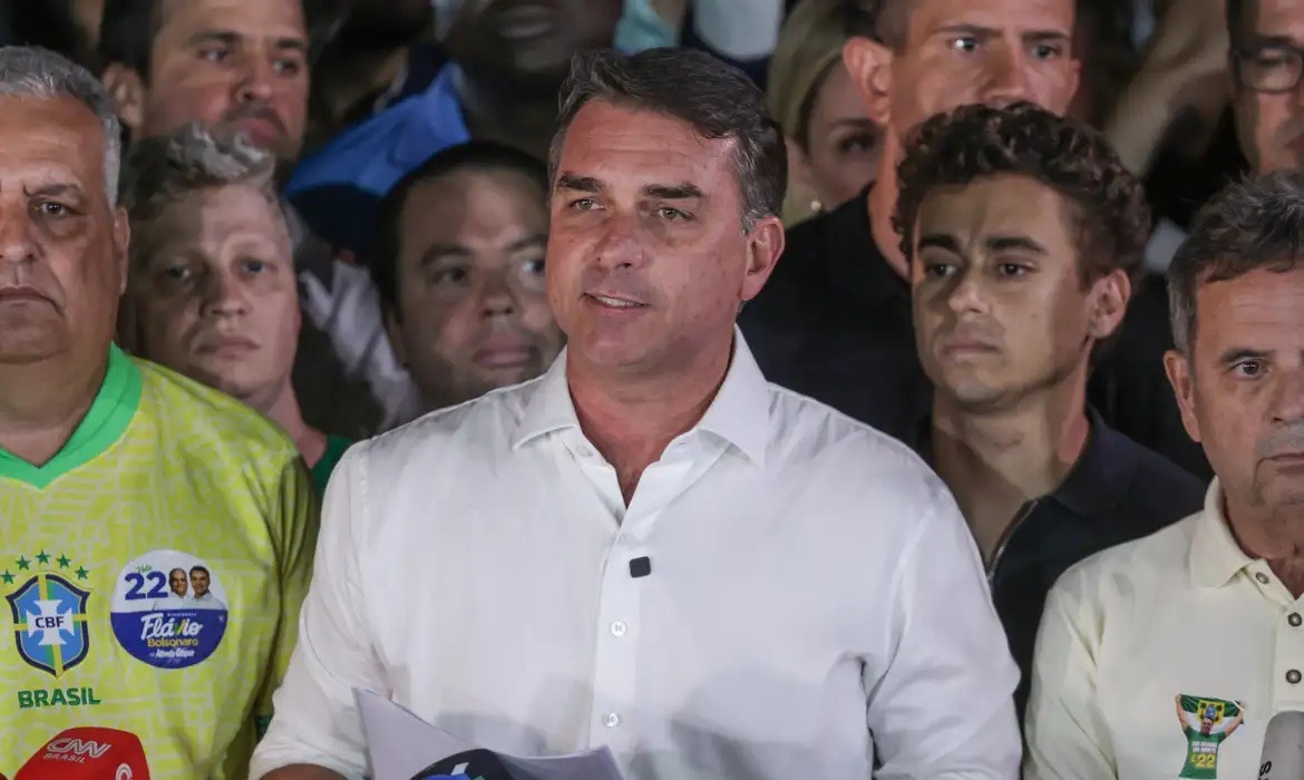 REVIRAVOLTA: Governo argentino informa que Flávio entrou no país na noite de terça