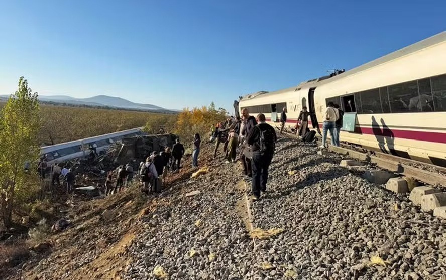Colisão de trens na Espanha deixa ao menos 64 mortos e 179 feridos