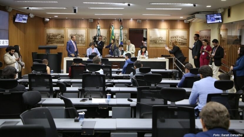 Câmara de Natal vai instalar CEI para investigar buracos após obras da Caern