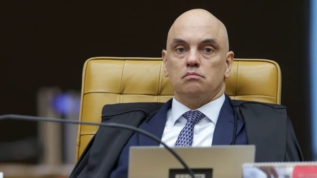 Ministros do STF pressionam Moraes por redução de pena que pode tirar Bolsonaro da prisão em 2027