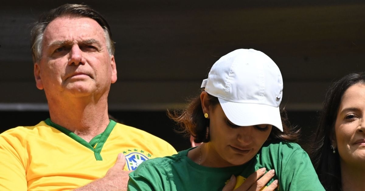 Michelle chama Jair de "líder" e diz que ele defende "momento de união"