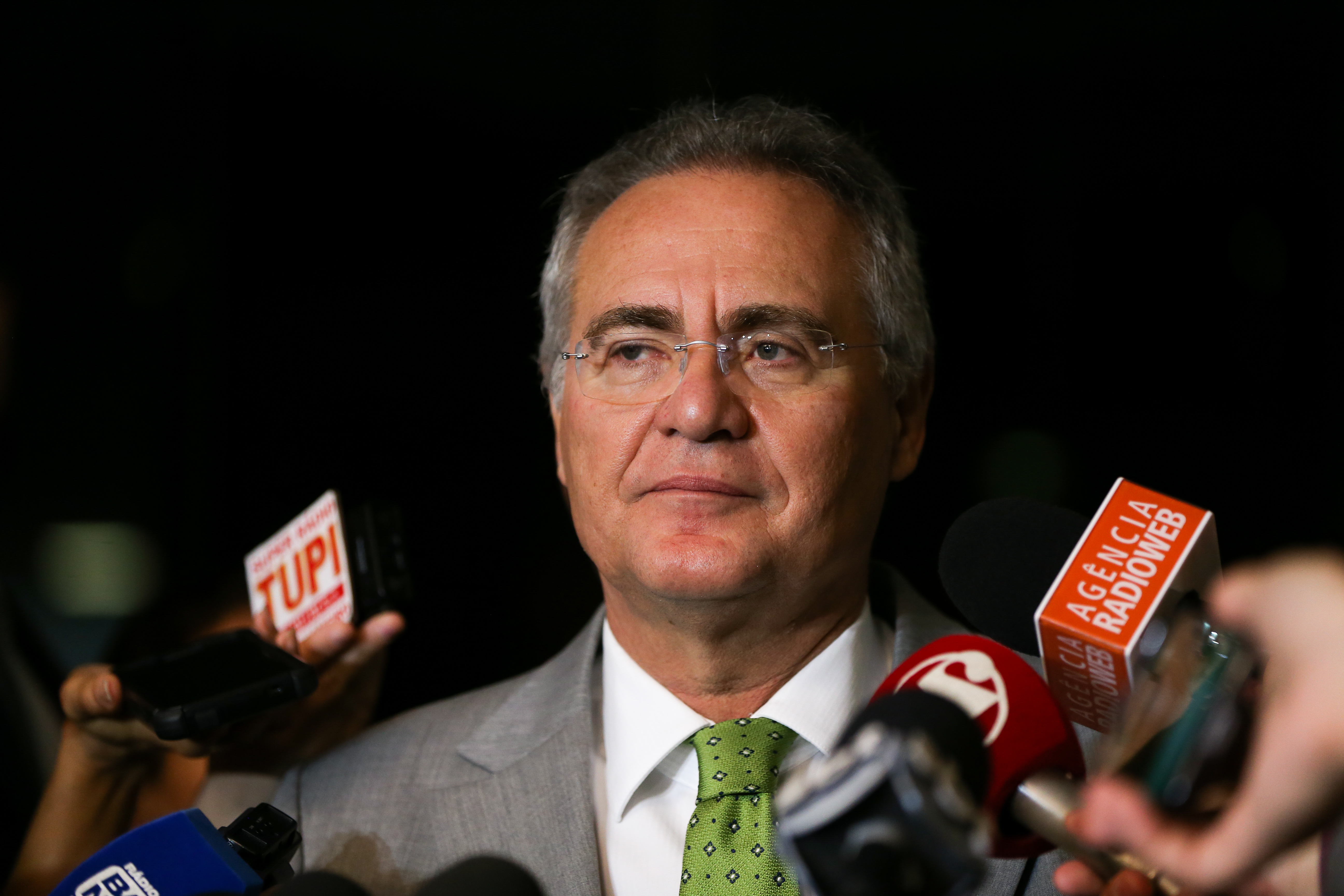 Renan Calheiros eterno: Senador é nome do MDB para presidência do Congresso