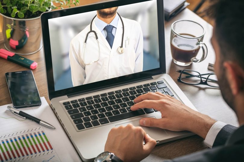 Médicos brasileiros vão poder realizar consultas online