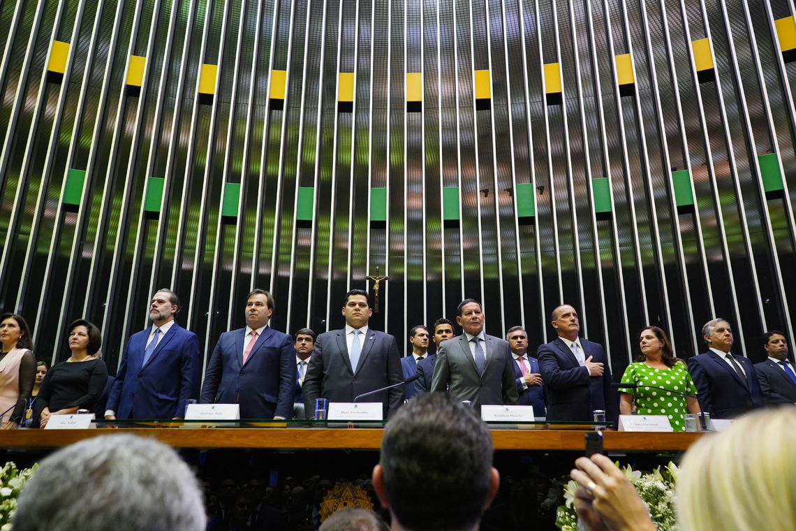 Ao Congresso, Bolsonaro propõe nova Previdência e declara guerra ao crime