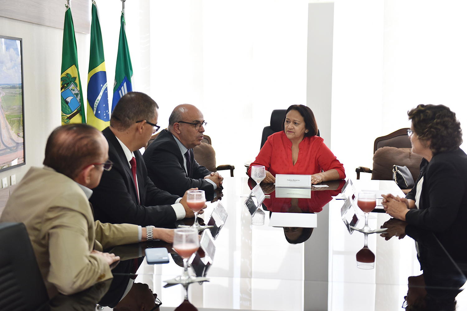 "Segurança jurídica é forte preocupação do governo", diz Fátima Bezerra
