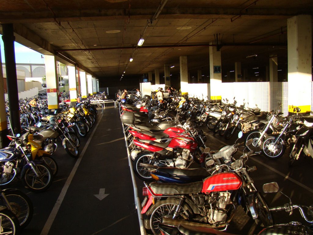 Está em vigor Lei que reduz tarifa para motos em estacionamentos