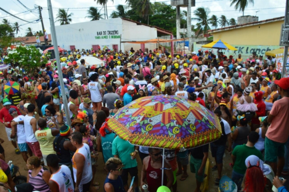 Blocos Baiacu na Vara e dos Garis encerram carnaval de Natal na Redinha