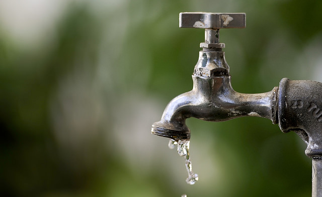 Dez bairros ficarão sem água por 12 horas neste sábado para obras da Caern