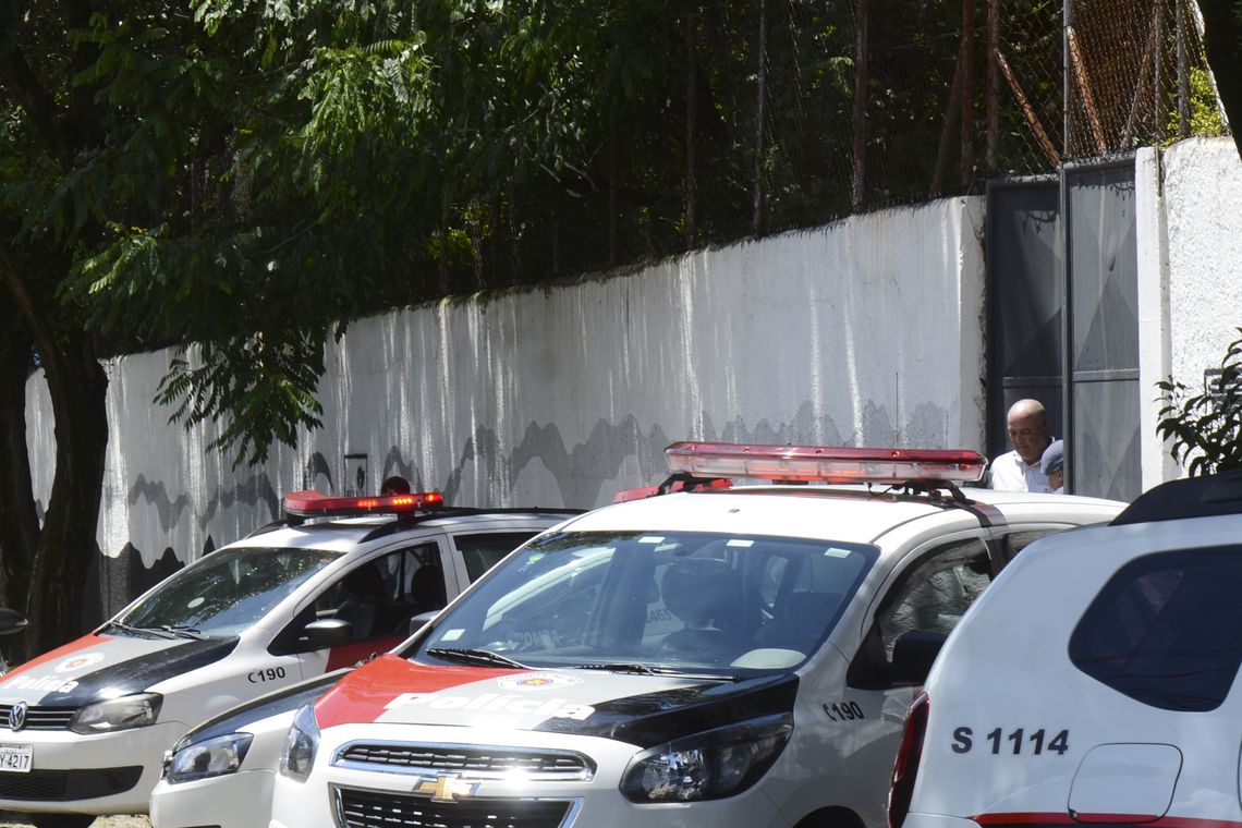Ex-alunos executam massacre em escola de SP: 10 mortos