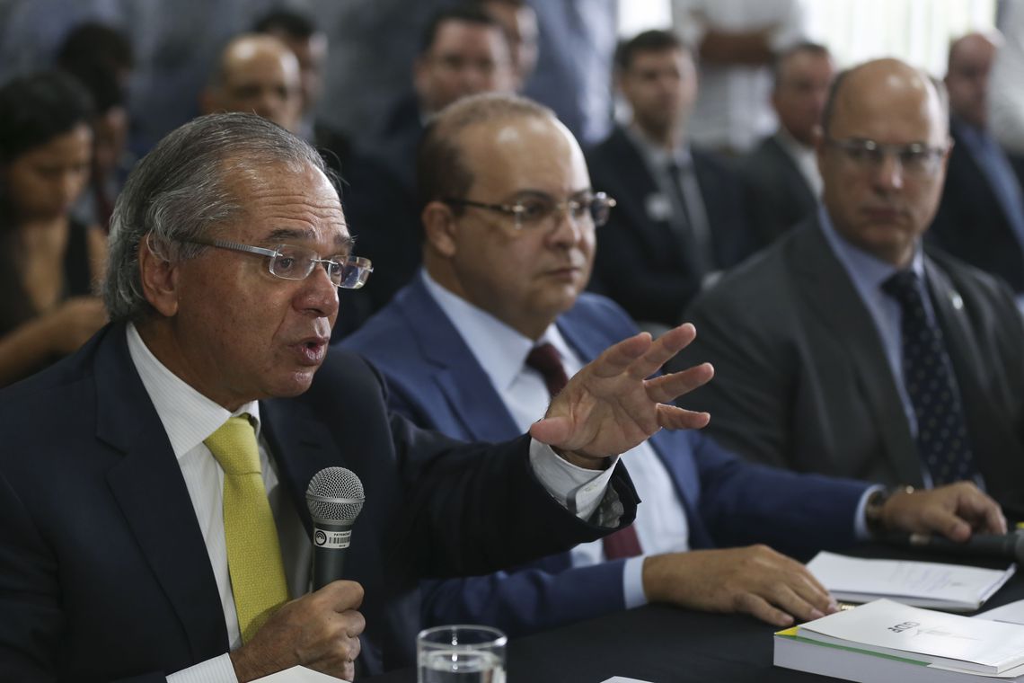 União elabora plano de recuperação fiscal, diz Guedes a governadores