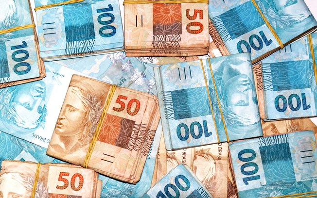 AGU cobra R$ 2,1 bilhões desviados do setor público