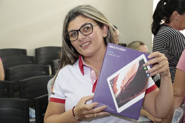 Prefeitura de São Miguel entrega tablets para 35 agentes de saúde