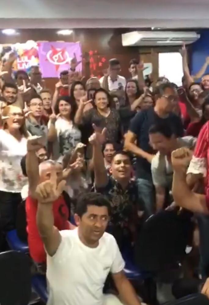 (VÍDEO) Fátima Bezerra prestigia Curso Lula Livre em Natal; assista