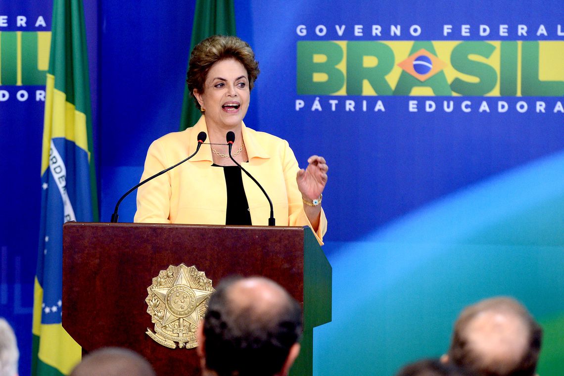 Antes de Bolsonaro, Dilma  cortou recursos do MEC no ano da Pátria Educadora