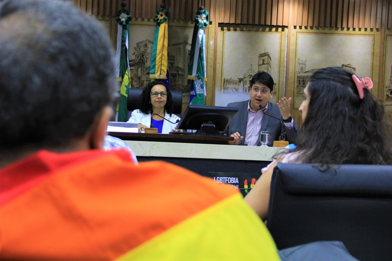 Combate à violência LGBTfóbica norteia debate na Câmara Municipal