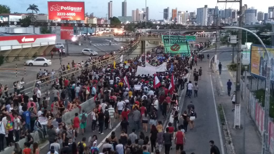 Instituições não podem estimular protestos no horário escolar, diz MEC