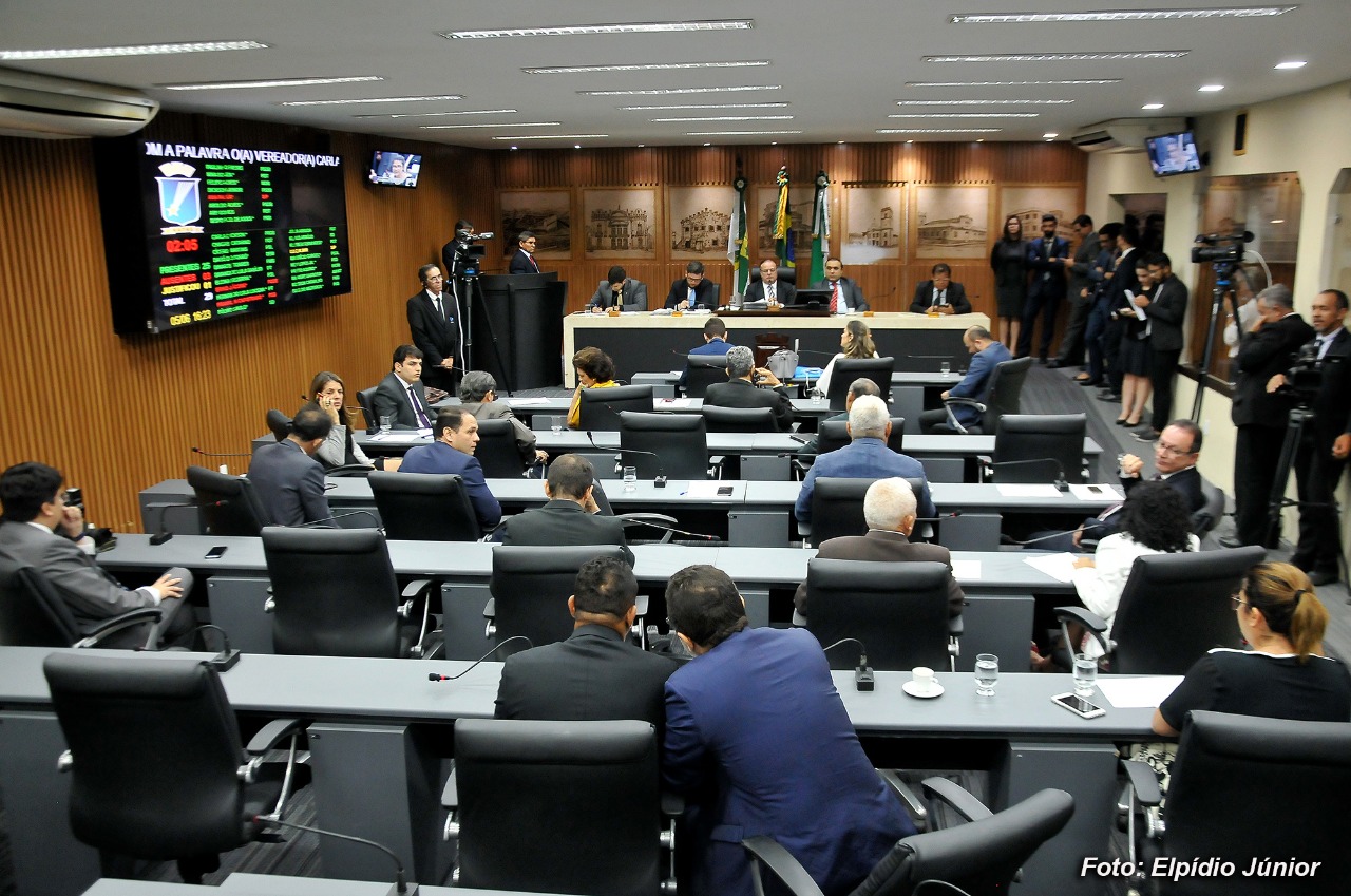 Vereadores votam emendas à regulamentação do Uber em Natal; debate continua hoje