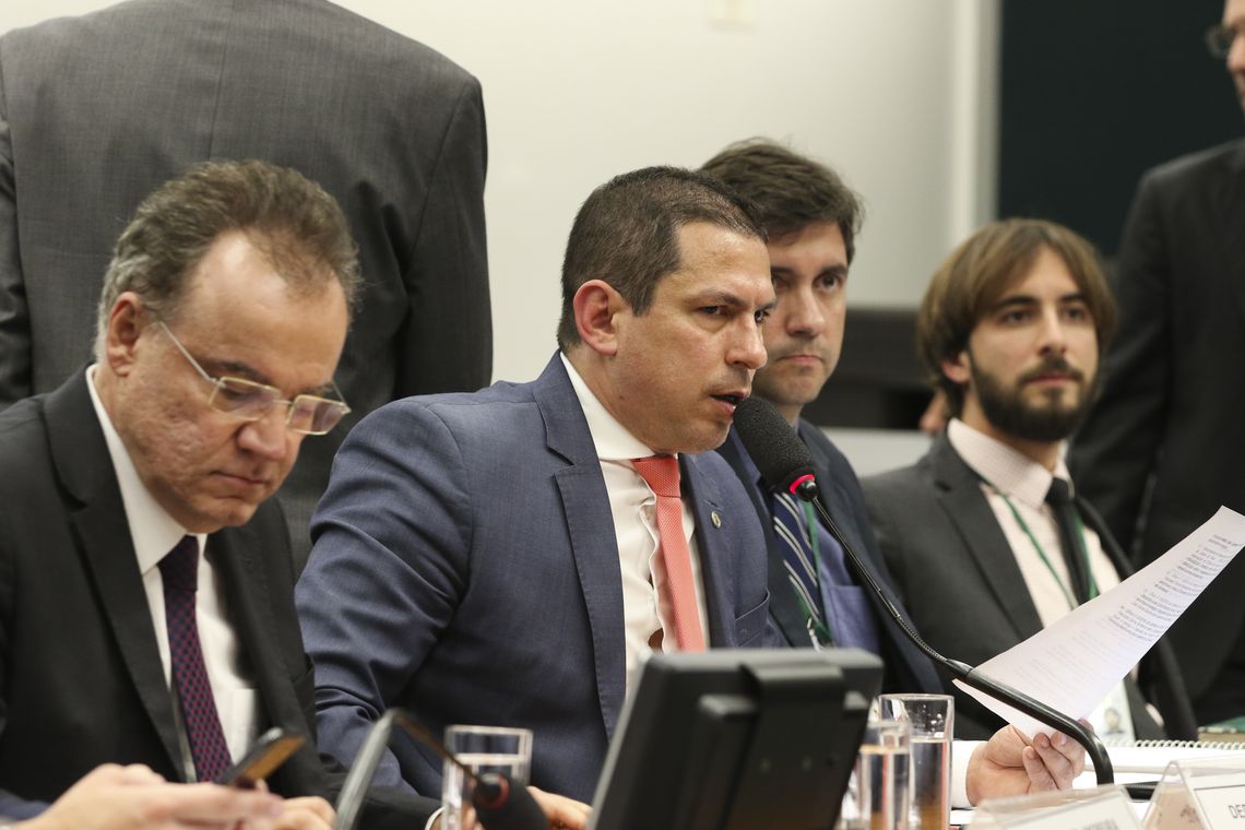 Idade mínima para aposentadoria de policiais permanece em 55 anos
