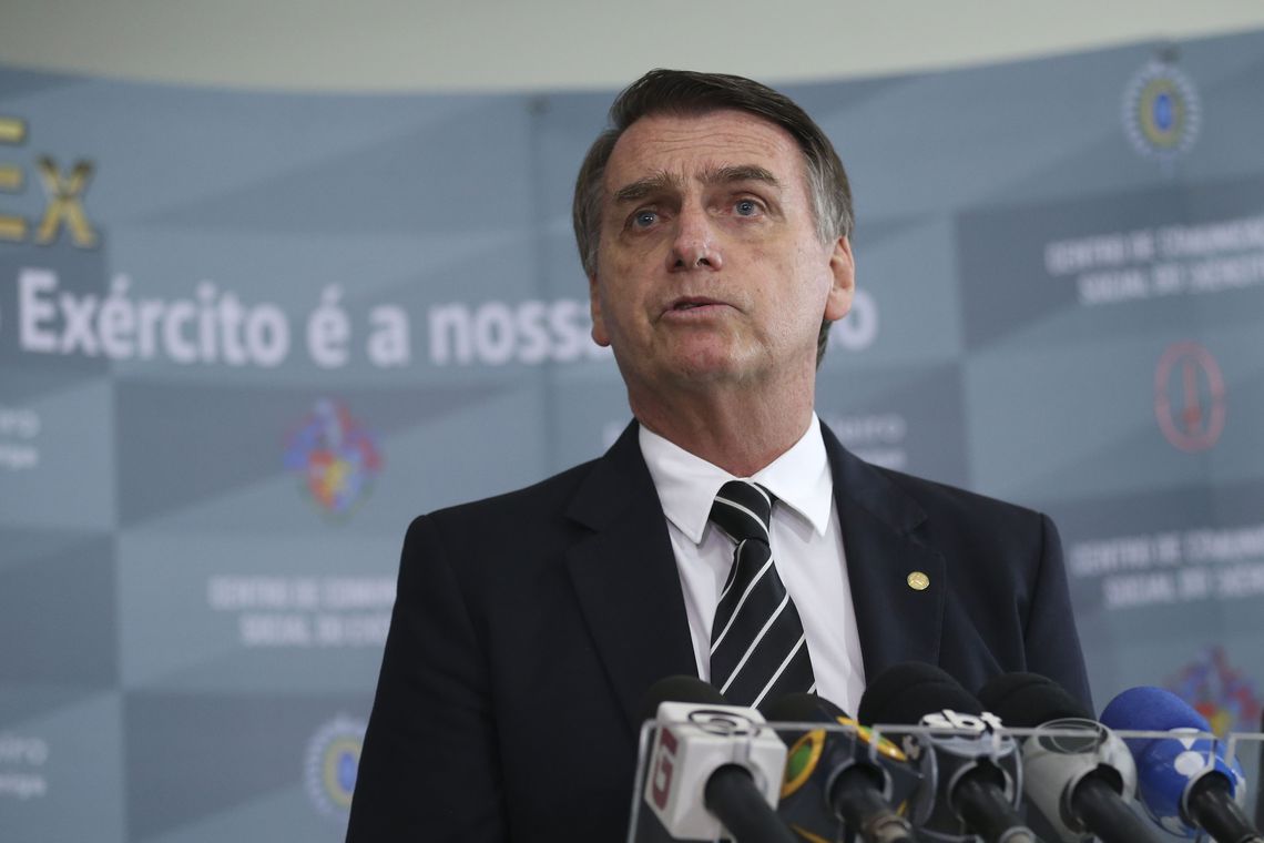 Bolsonaro pede que reivindicações dos policiais sejam atendidas