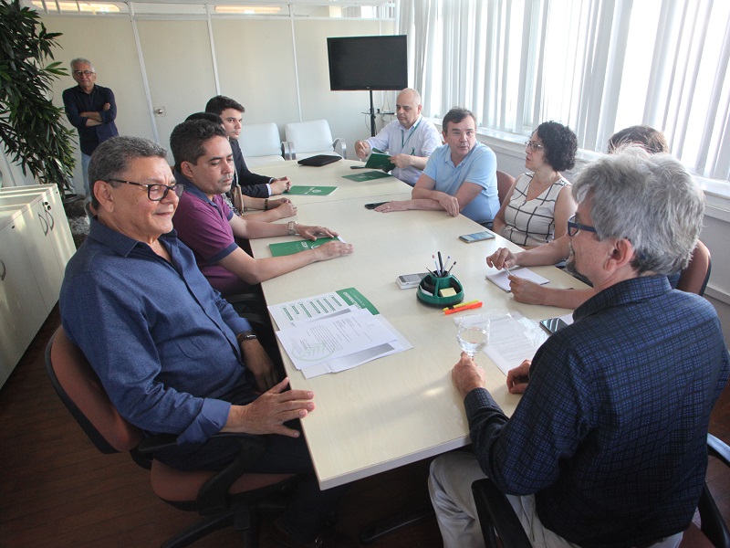 Governo paga parte de dívida com cooperativas e médicos retomam cirurgias