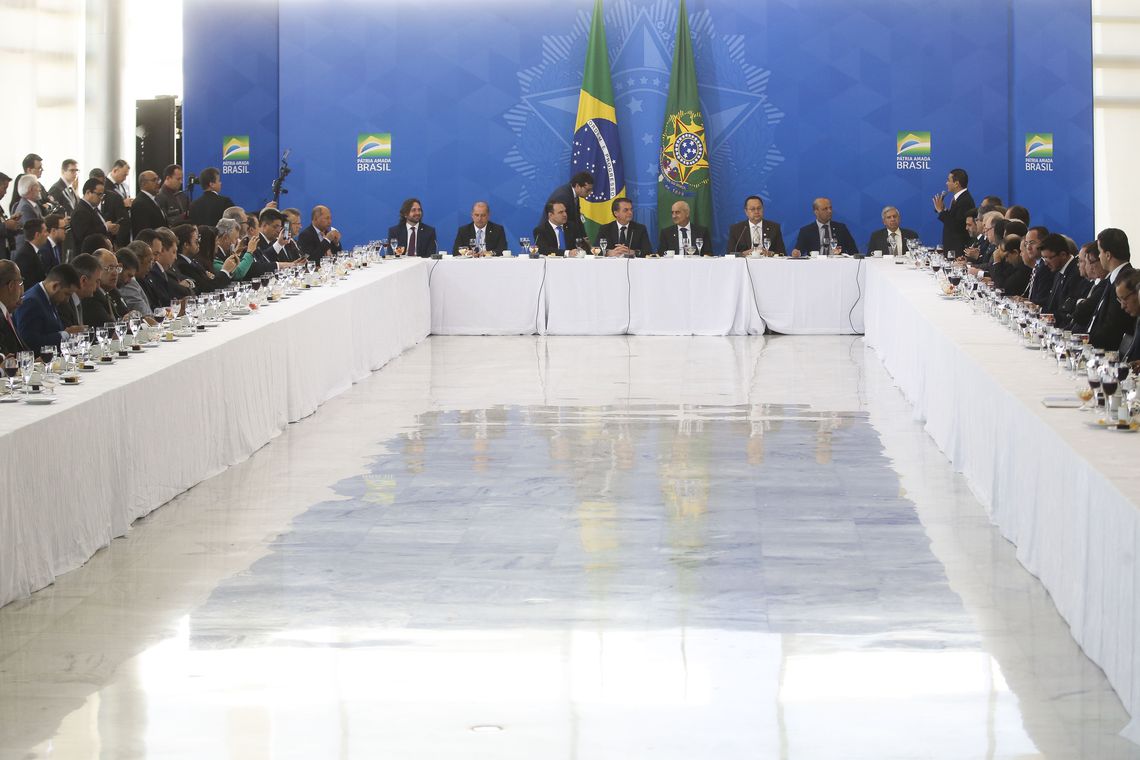 Bolsonaro recebe bancada da Frente Parlamentar Evangélica