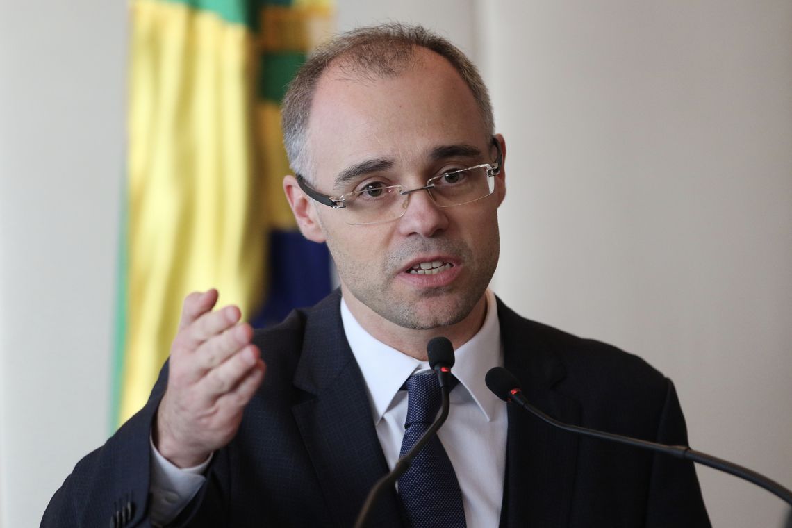 Bolsonaro diz que advogado-geral da União está na lista para o STF