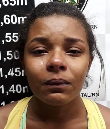 Mulher é presa por tráfico de drogas na Zona Norte de Natal