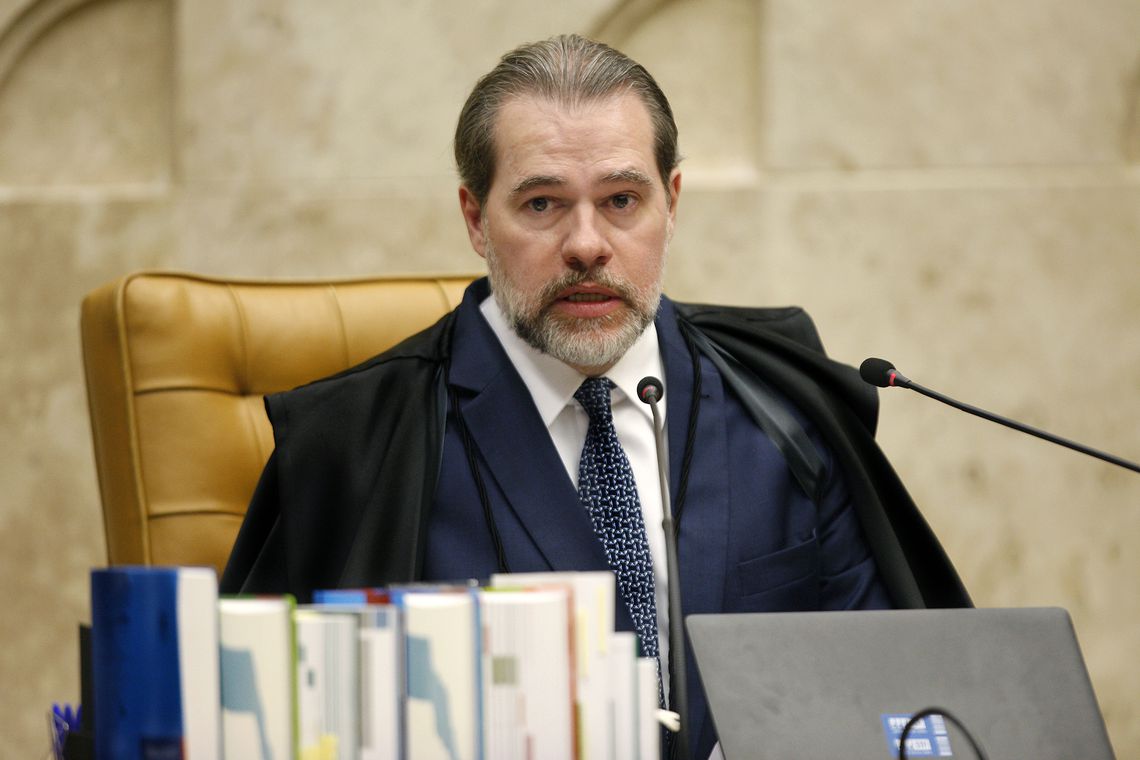 Decisão que favorece Flávio Bolsonaro não impede investigações, diz Toffoli