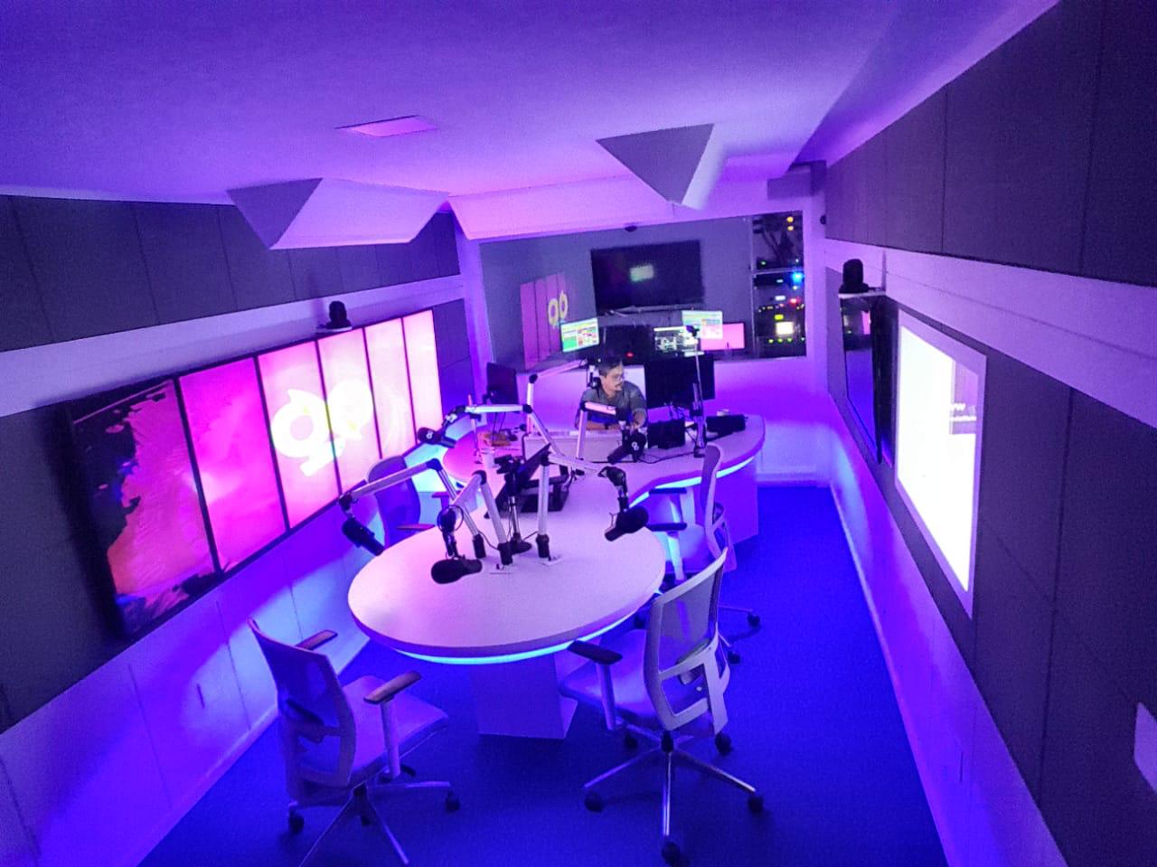 96 FM inaugura um dos melhores estúdios de rádio do país