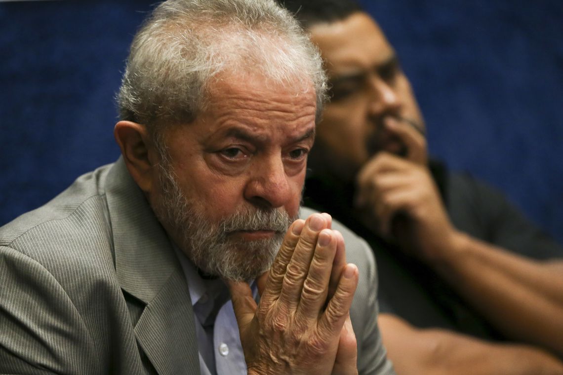 Lula sofre nova derrota e Justiça mantém desembargadores em processo sobre sítio