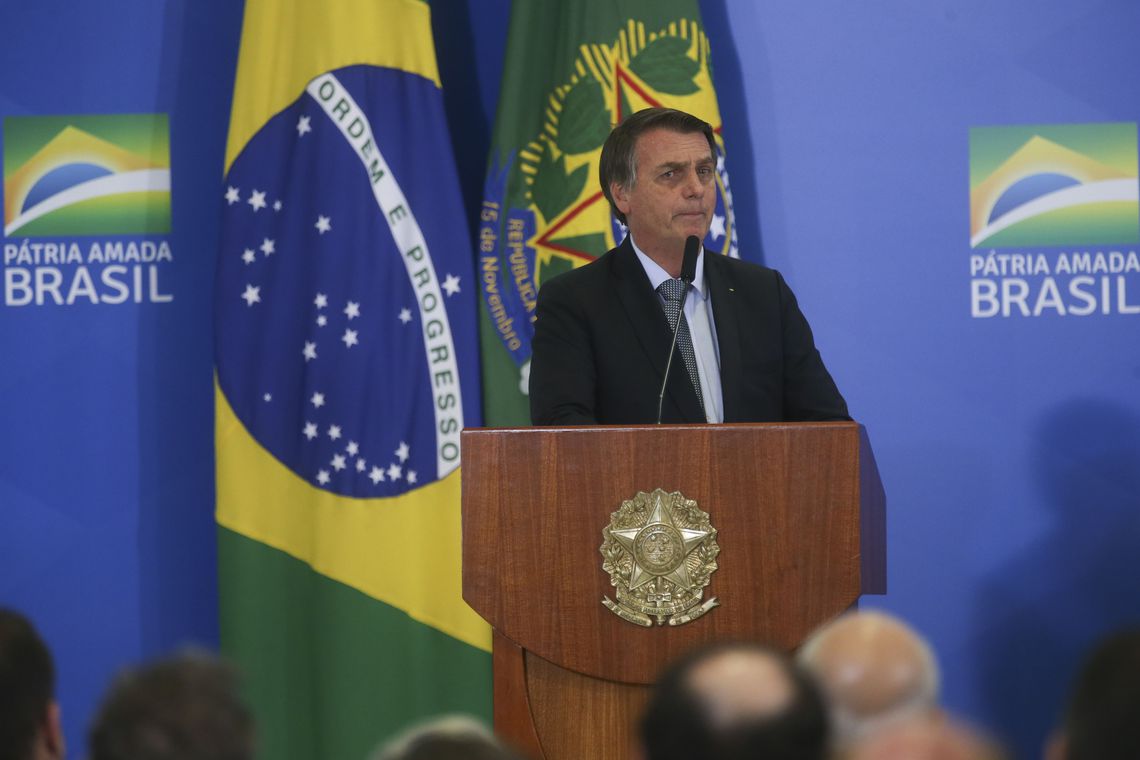 Bolsonaro diz que invasão a seu celular é "atentado grave contra o Brasil"