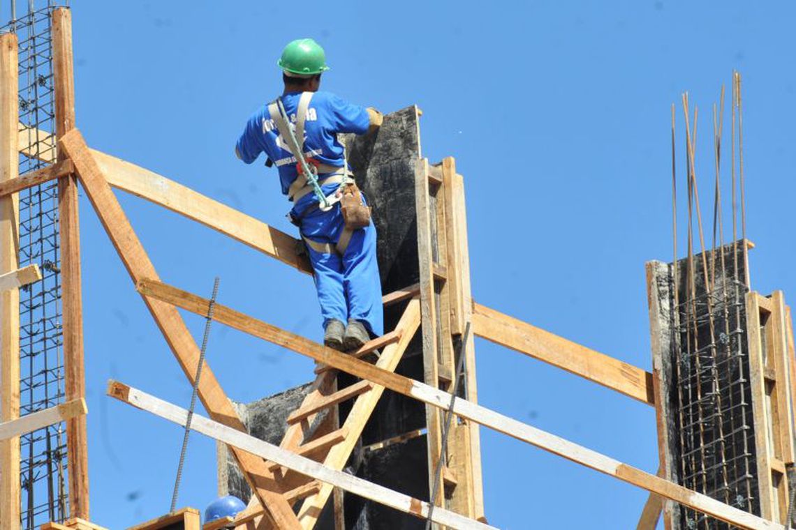 Falta de demanda preocupa construção civil, diz CNI